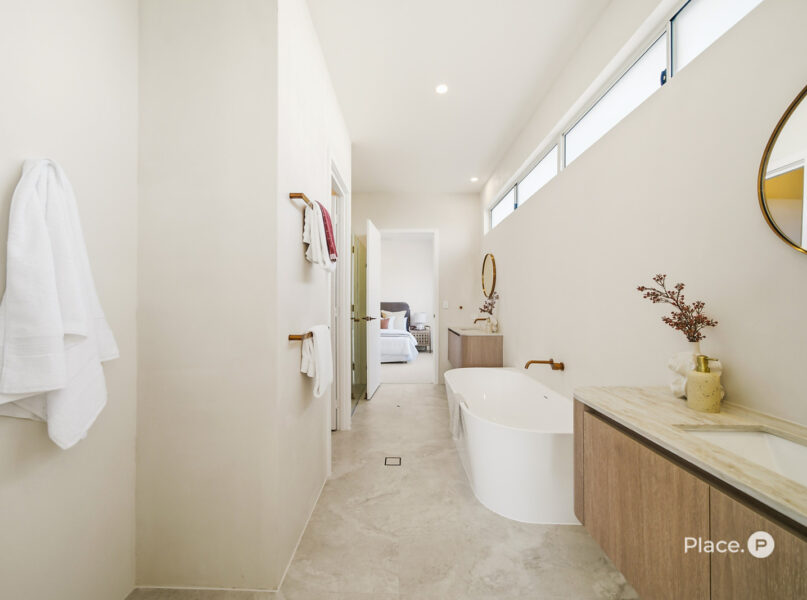 94 Greens Road, Coorparoo, QLD 4151