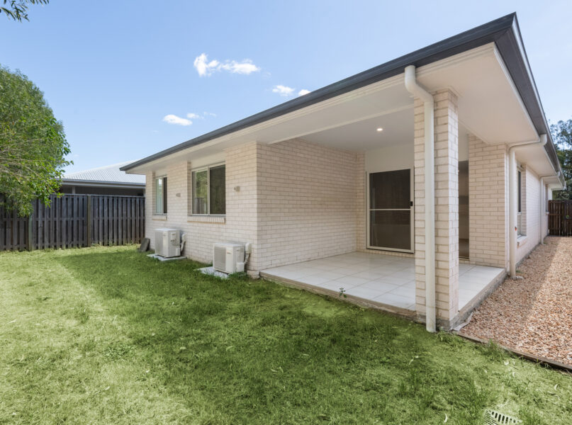 11 Creek Place, Park Ridge, QLD 4125