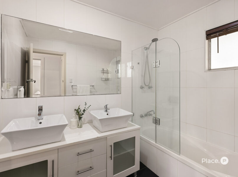 34 Joachim Street, Holland Park West, QLD 4121