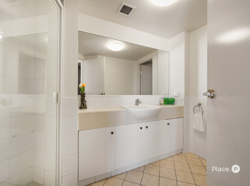 8/45 Deakin Street, Kangaroo Point, QLD 4169