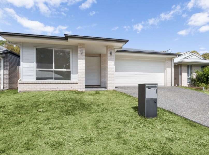 11 Creek Place, Park Ridge, QLD 4125