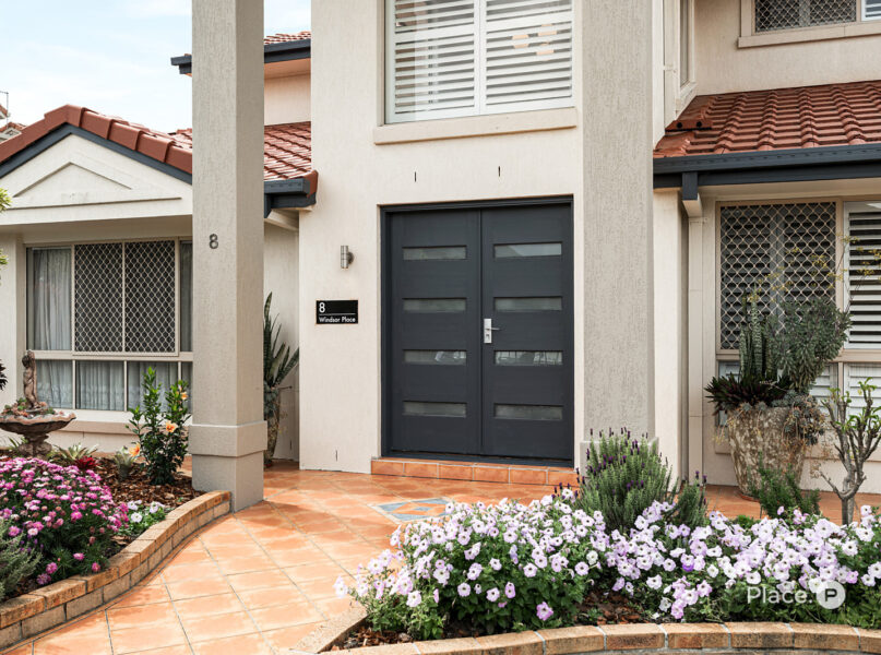 8 Windsor Place, Carindale, QLD 4152