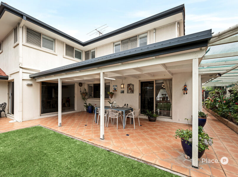 8 Windsor Place, Carindale, QLD 4152