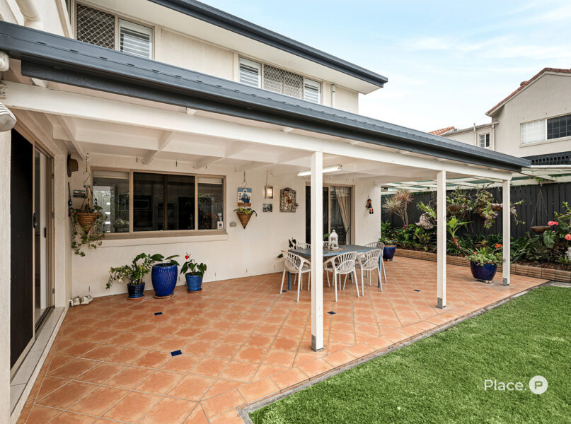 8 Windsor Place, Carindale, QLD 4152