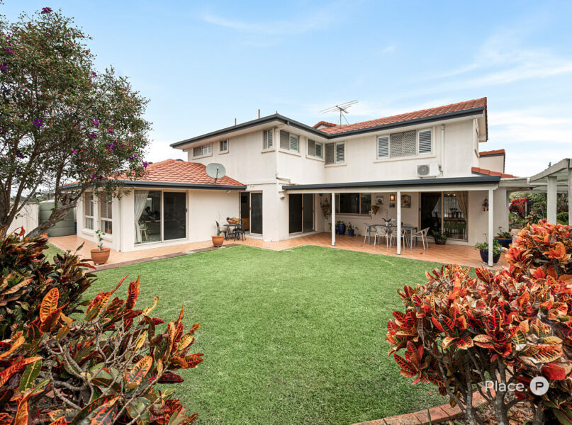 8 Windsor Place, Carindale, QLD 4152