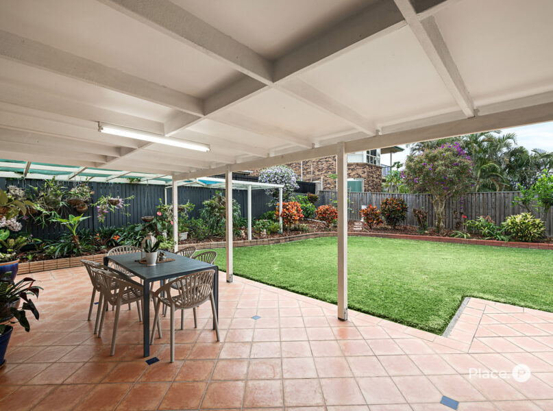 8 Windsor Place, Carindale, QLD 4152