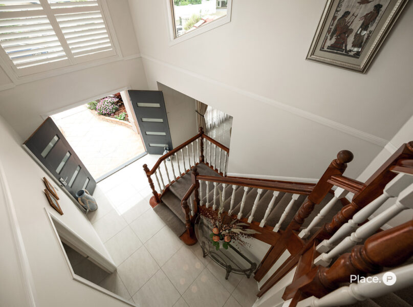 8 Windsor Place, Carindale, QLD 4152