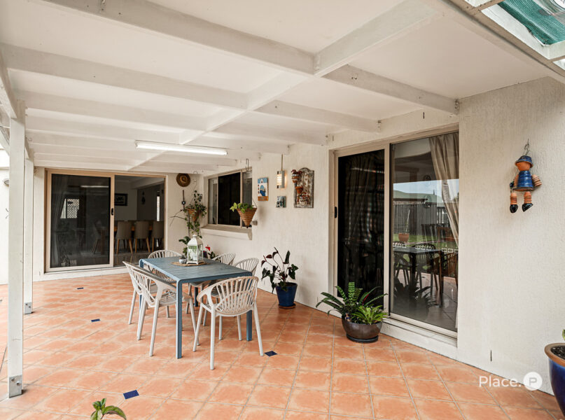 8 Windsor Place, Carindale, QLD 4152