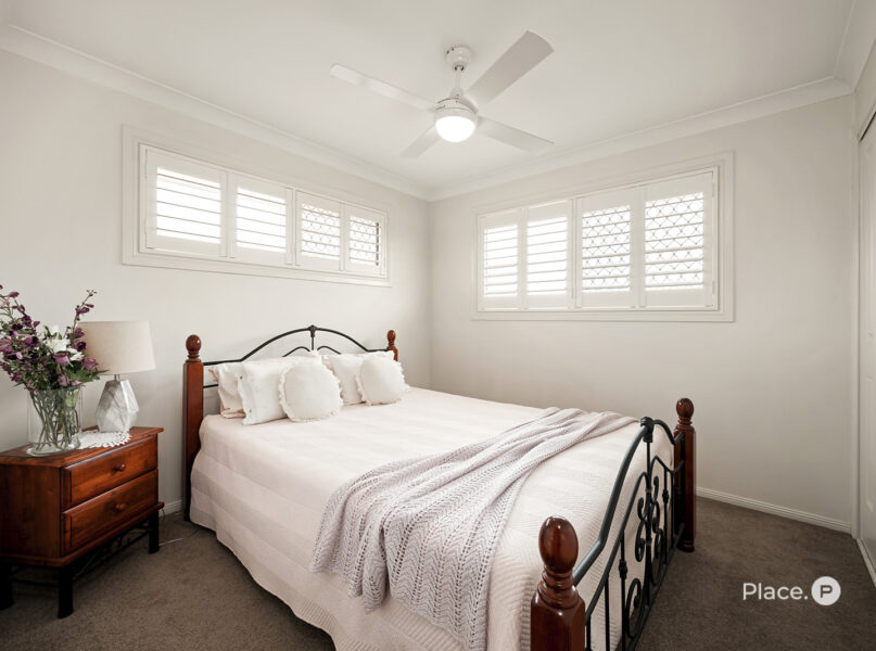 8 Windsor Place, Carindale, QLD 4152