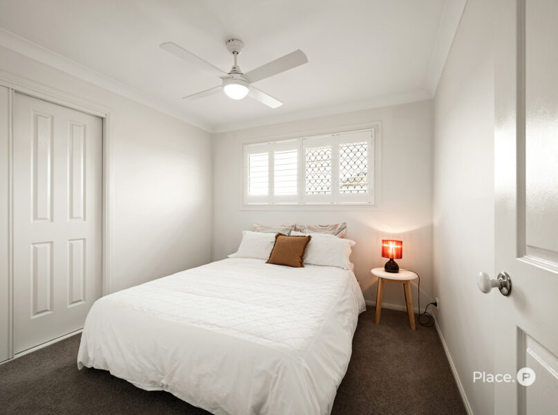 8 Windsor Place, Carindale, QLD 4152