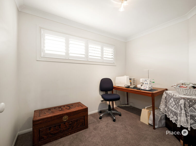 8 Windsor Place, Carindale, QLD 4152