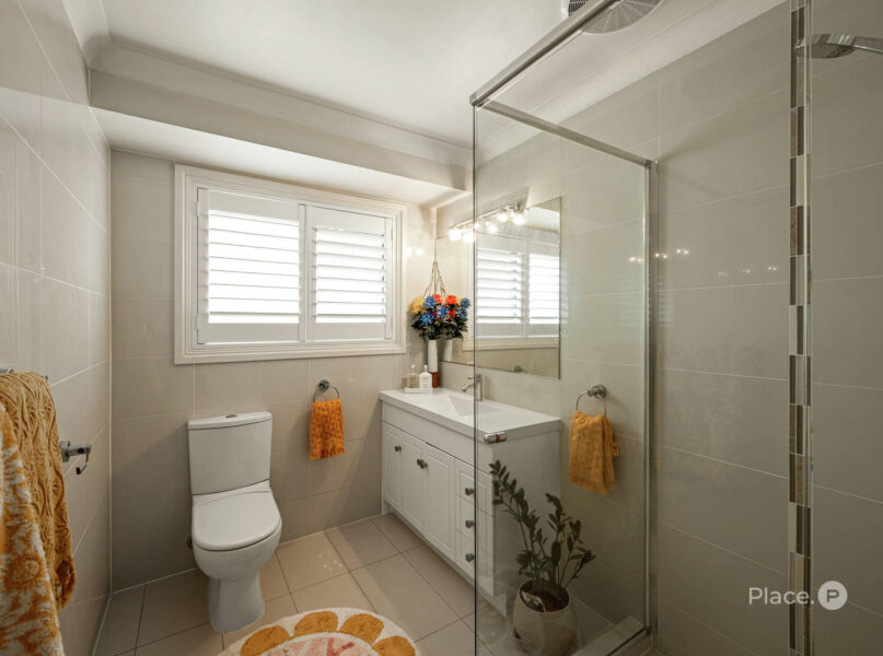 8 Windsor Place, Carindale, QLD 4152