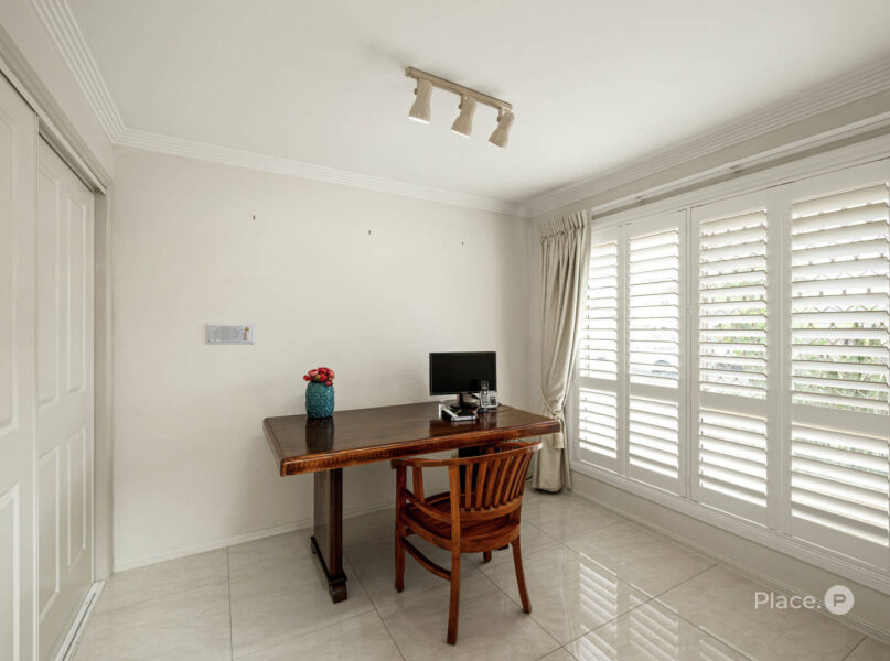 8 Windsor Place, Carindale, QLD 4152