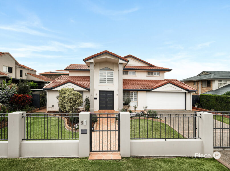 8 Windsor Place, Carindale, QLD 4152