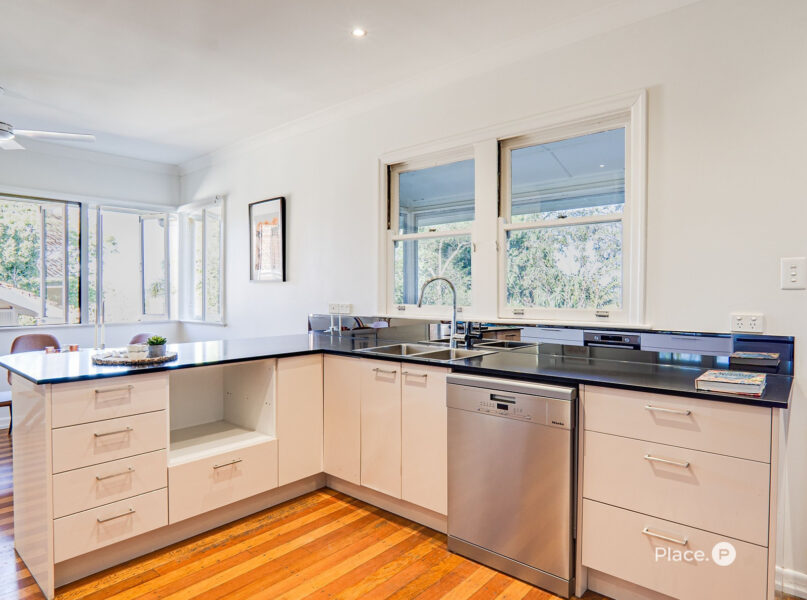 106 Seventeen Mile Rocks Road, Oxley, QLD 4075