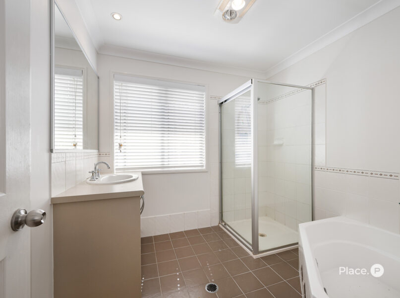 31 Carbethon Street, Manly, QLD 4179