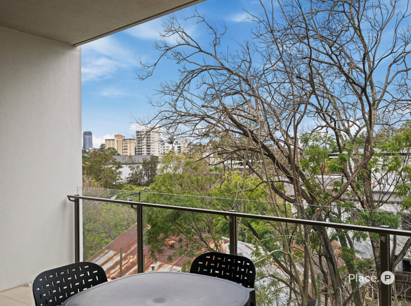 306/131 Sir Fred Schonell Drive, St Lucia, QLD 4067